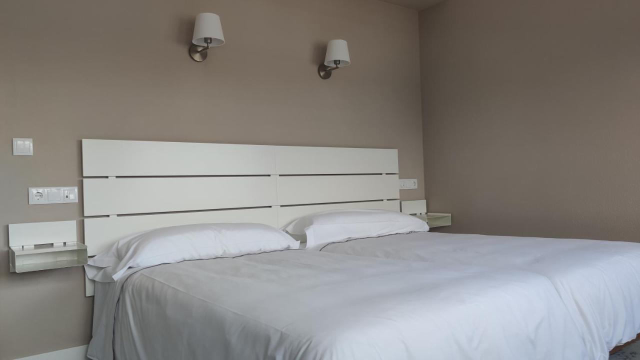 Hotel Roman Naveces Exteriér fotografie